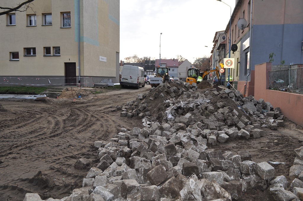 Trwa rewitalizacja ścinawskiego Rynku (FOTO)