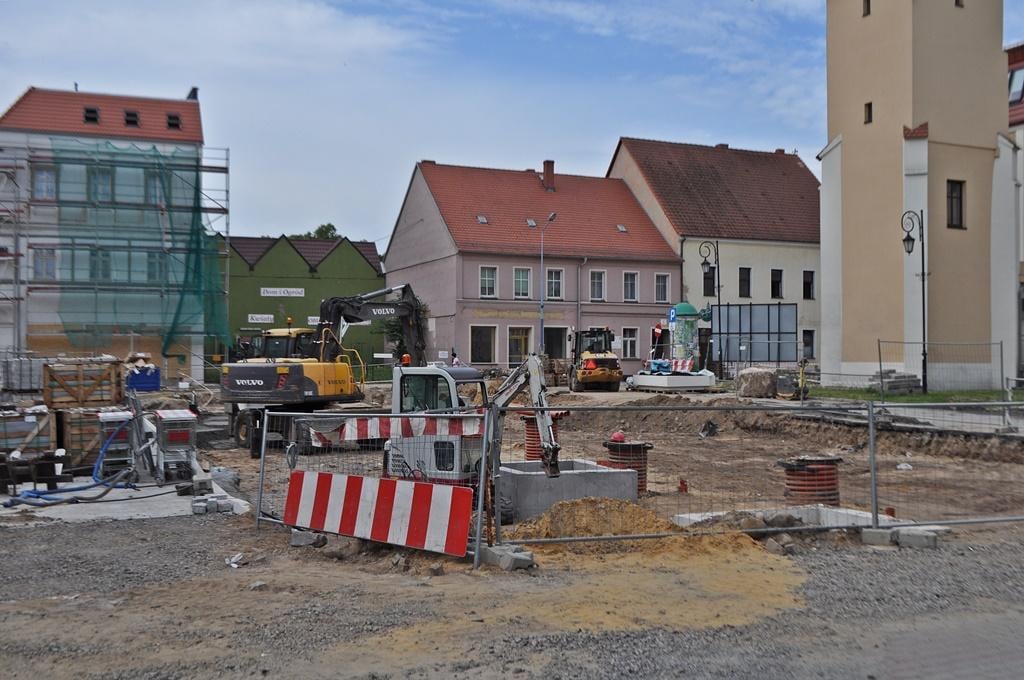 Zmienia się ścinawski Rynek (FOTO)