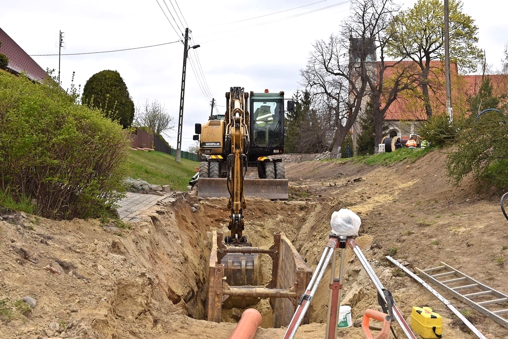 Kanalizują Dziewin, zaczynają odtwarzać drogę (FOTO)