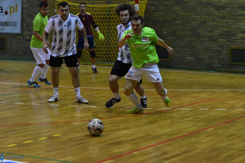 FutbolCentrum i Auto Elektrycy gubią peleton (FOTO)