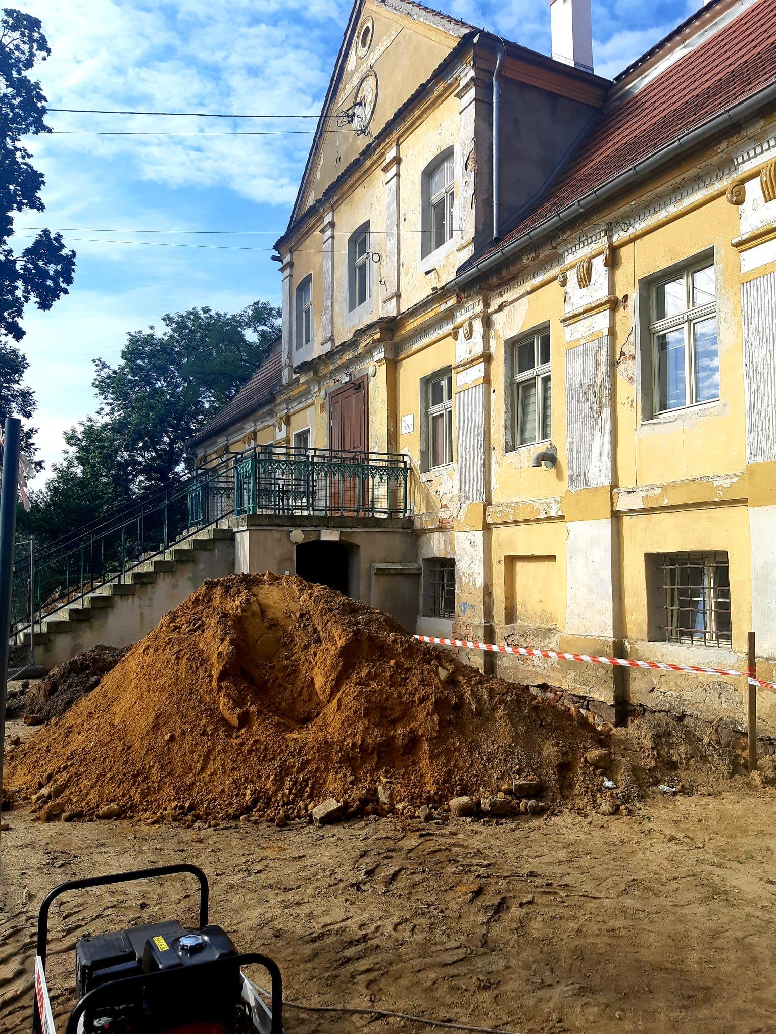 Będzie nowa elewacja – trwa remont pałacu