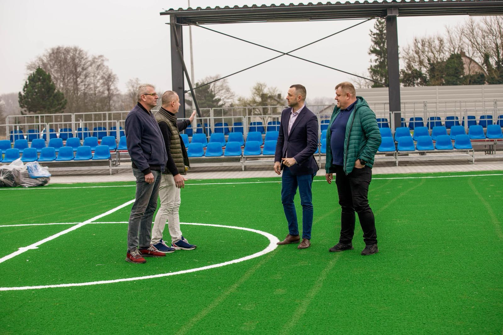 Modernizacja stadionu w Chobieni na ostatniej prostej